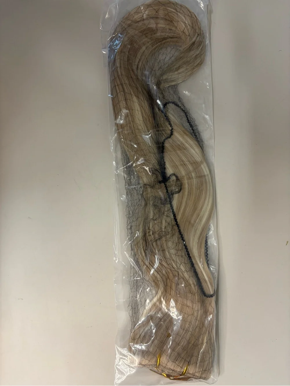 ALXNAN Hair Extensions in Dirty Blonde